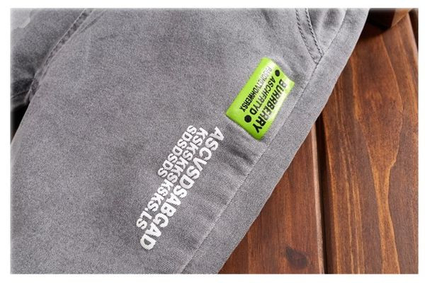 Μοντέρνα παιδικά τζιν με τσέπες