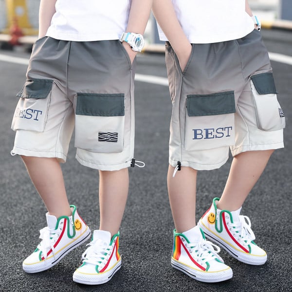 Παιδικά σορτς με τσέπες και κορδόνια