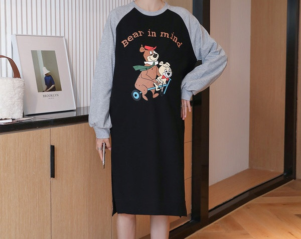 Ravni model ženske haljine s aplikacijom za trudnice