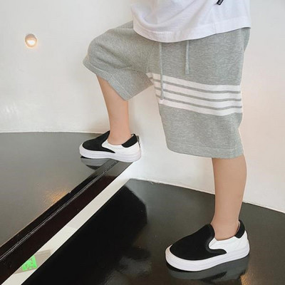 Παιδικά σορτς με ελαστική μέση και τσέπες σε μαύρο και γκρι χρώμα