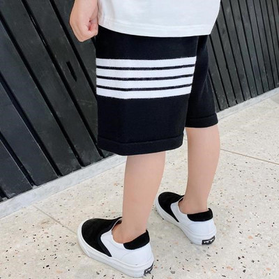 Παιδικά σορτς με ελαστική μέση και τσέπες σε μαύρο και γκρι χρώμα