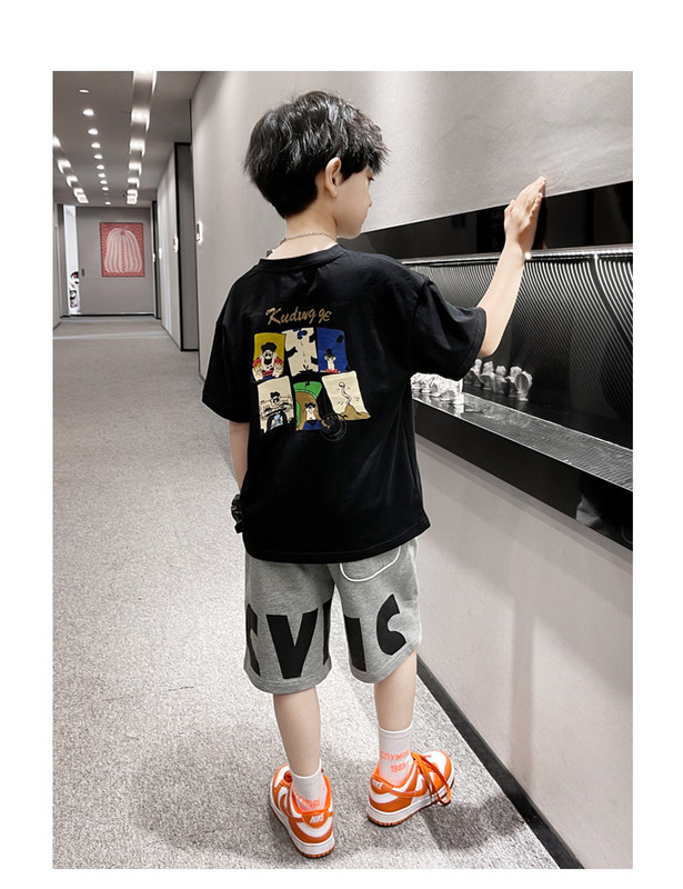 Novi model dječjih hlačica za dječake s natpisom i džepom