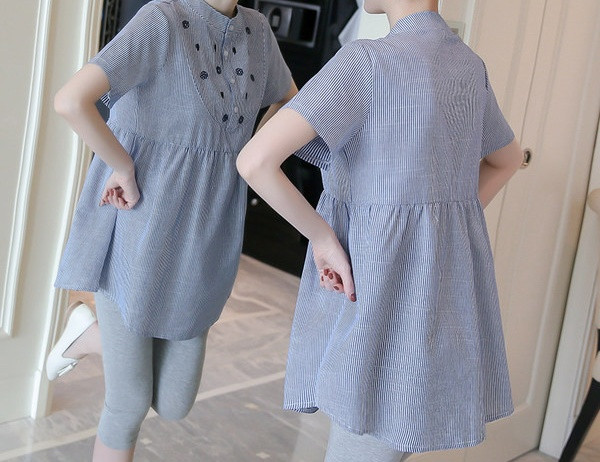 Μοντέρνα γυναικεία ριγέ μπλούζα για έγκυες γυναίκες