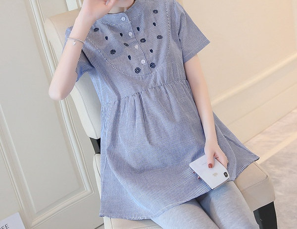 Μοντέρνα γυναικεία ριγέ μπλούζα για έγκυες γυναίκες