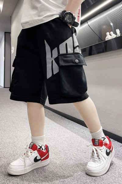 Νέο μοντέλο σορτς για αγόρια με τσέπες και επιγραφή