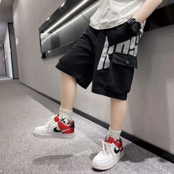 Νέο μοντέλο σορτς για αγόρια με τσέπες και επιγραφή