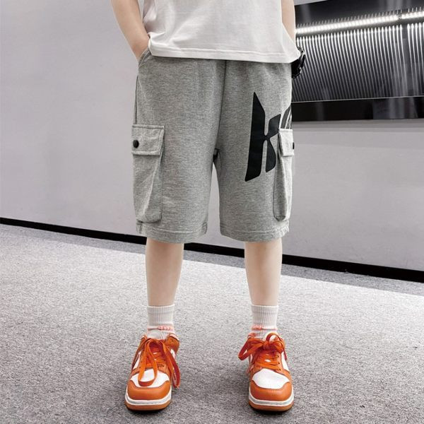 Νέο μοντέλο σορτς για αγόρια με τσέπες και επιγραφή