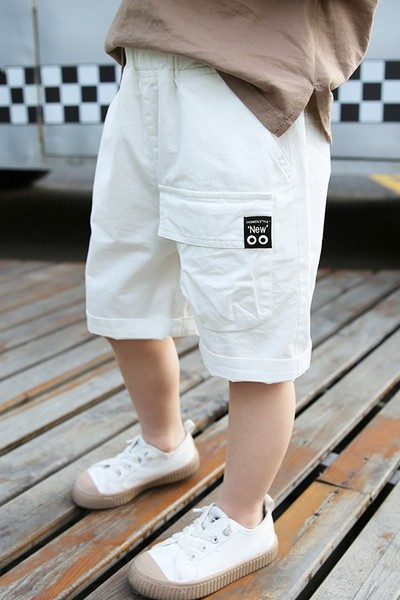 Παιδικό καλοκαιρινό σορτς για αγόρια με τσέπες και μήκος 3/4