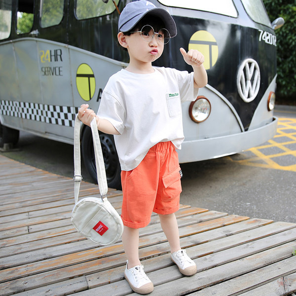 Παιδικό καλοκαιρινό σορτς για αγόρια με τσέπες και μήκος 3/4