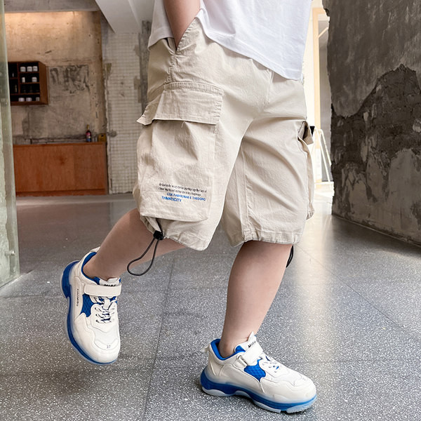 Παιδικό παντελόνι 3/4 για αγόρια με έμβλημα