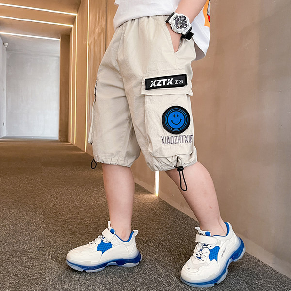 Παιδικό παντελόνι 3/4 για αγόρια με έμβλημα