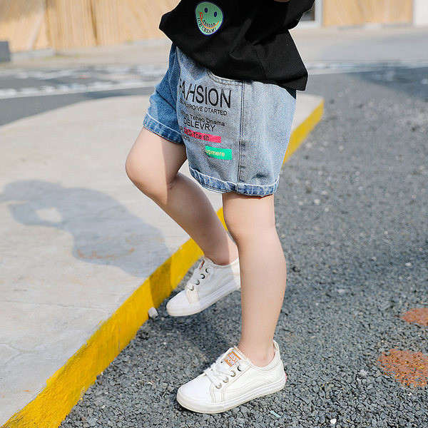 Dječje traper kratke hlače s džepovima i natpisom