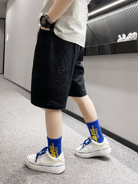 Νέο μοντέλο κοντά σορτς για αγόρια με εφαρμογή 3D σε μαύρο και γκρι χρώμα