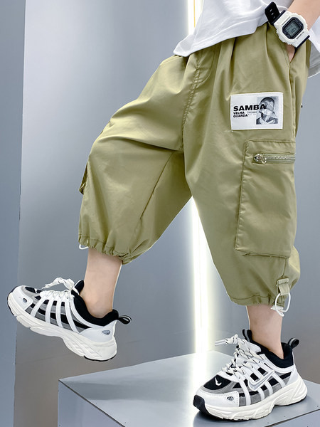 Dječje hlače s džepovima i printom u dvije boje