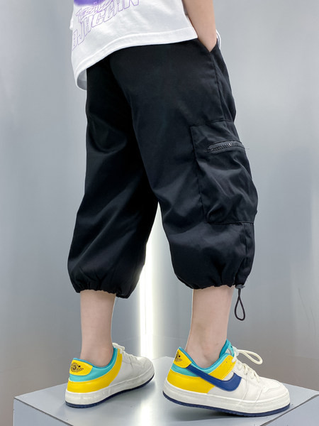 Dječje hlače s džepovima i printom u dvije boje