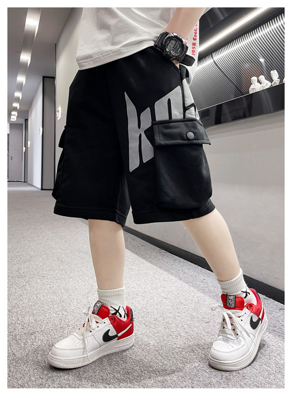 Νέο μοντέλο παιδικά σορτς για αγόρια με μήκος 3/4 με ογκώδεις τσέπες