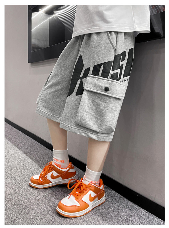 Νέο μοντέλο παιδικά σορτς για αγόρια με μήκος 3/4 με ογκώδεις τσέπες