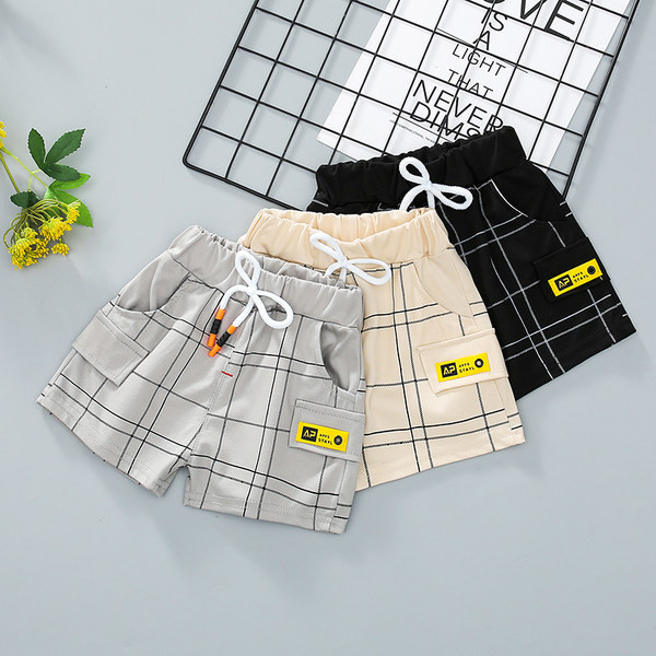 Παιδικά σορτς για αγόρια με απλικέ και τσέπες