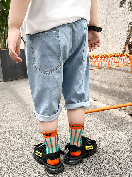 Παιδικά τζιν με απλικέ και τσέπες - μήκος 3/4