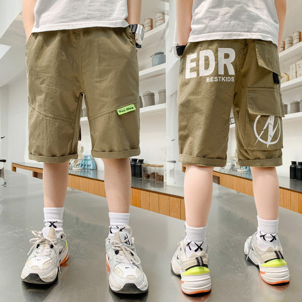 Dječje kratke hlače s aplikacijom i džepovima