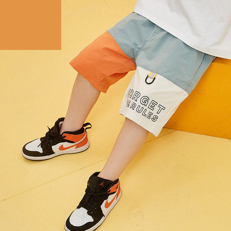 Μοντέρνα σορτς για αγόρια με επιγραφή