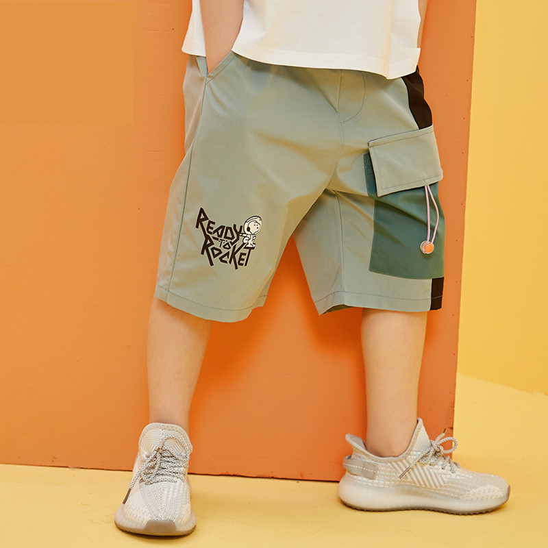 Μοντέρνα σορτς για αγόρια με επιγραφή