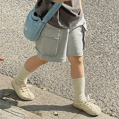 Taskutega ja 3/4 pikkusega lastepüksid