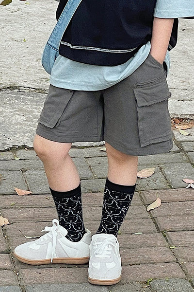 Παιδικό παντελόνι με τσέπες και μήκος 3/4