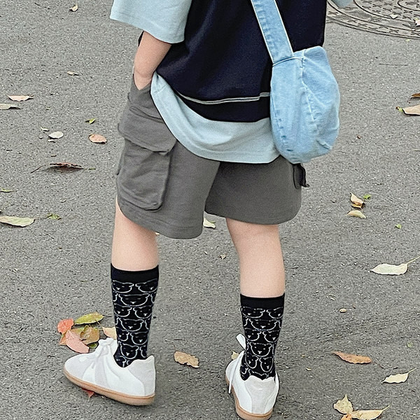 Παιδικό παντελόνι με τσέπες και μήκος 3/4