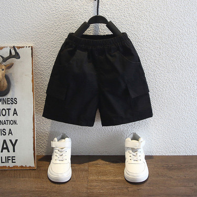 Sieviešu šorti ar elastīgu jostasvietu baltā un melnā krāsā