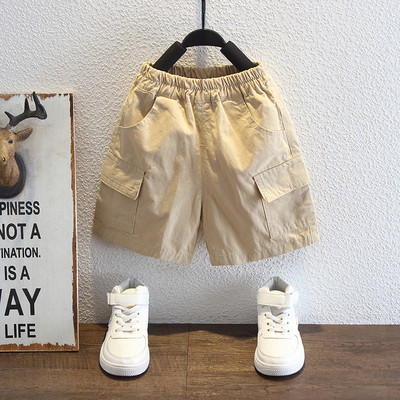 Sieviešu šorti ar elastīgu jostasvietu baltā un melnā krāsā