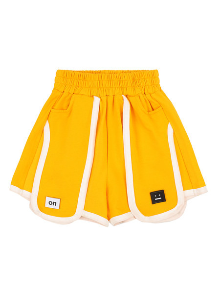 Ευρεία σορτς για ένα αγόρι με ελαστική μέση