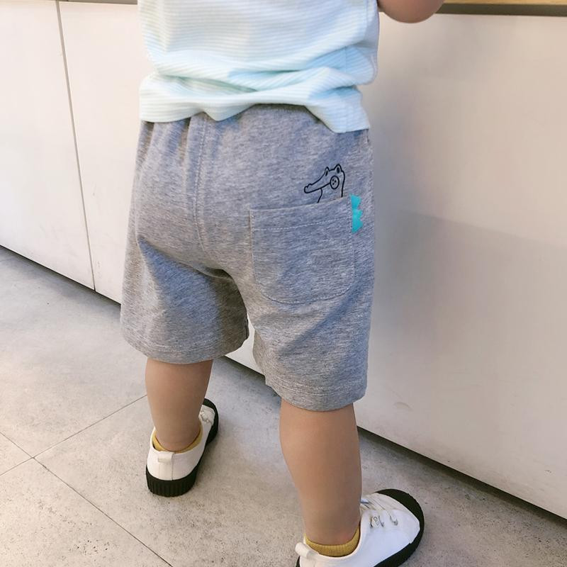 Παιδικά σορτς με απλικέ και τσέπες