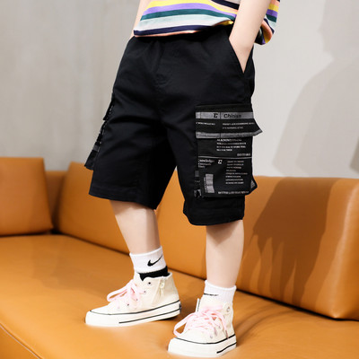 Детски 3/4 панталони с джобове в черен цвят