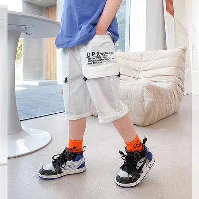 Детски къси панталони с надпис и дълбоки джобове