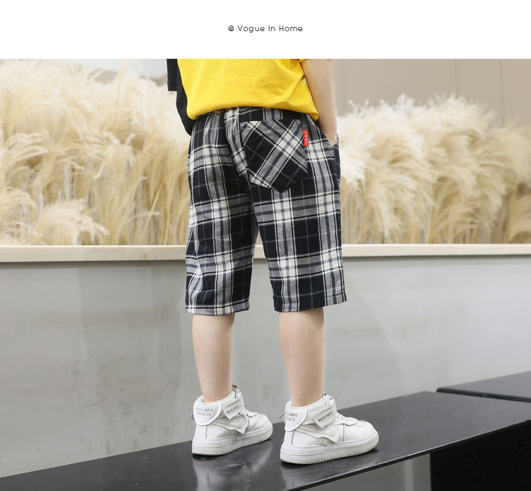 Кариран детски 3/4 панталон с джобове за момчета