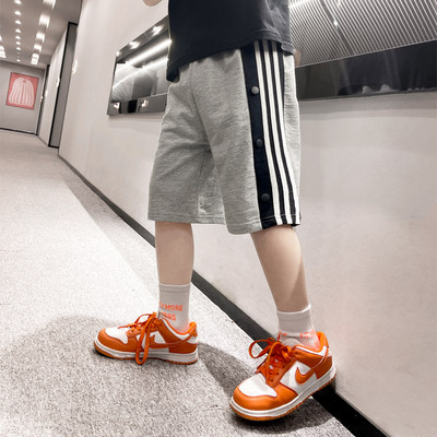 Къси детски панталони с кант подходящи за момчета