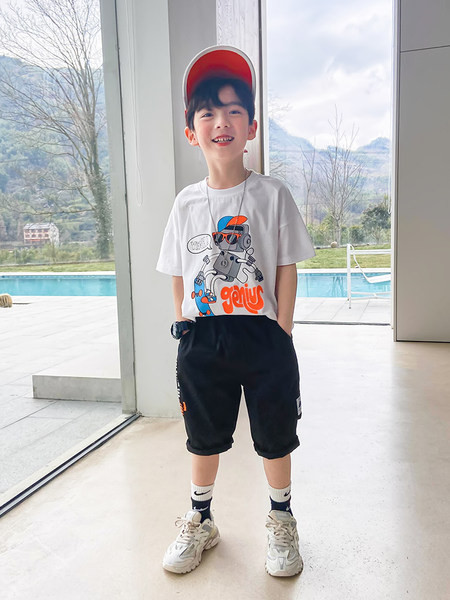 Ежедневни къси панталони с джобове и надпис за момчета 