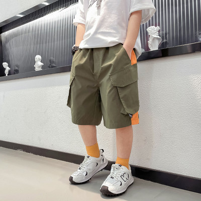 Детски шорти за момчета в широк модел с обемни джобове