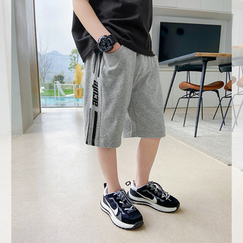 Παιδικό αθλητικό παντελόνι με άκρες και τσέπες για αγόρια