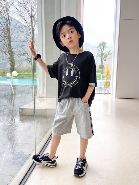 Детски спортен панталон с кант и джобове за момчета 