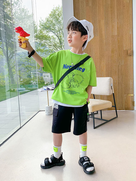 Детски къси панталони с ластични талия и странични джобове