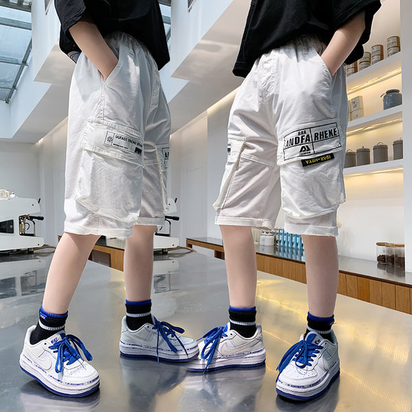 Детски къси панталони с надписи в черен и бял цвят 