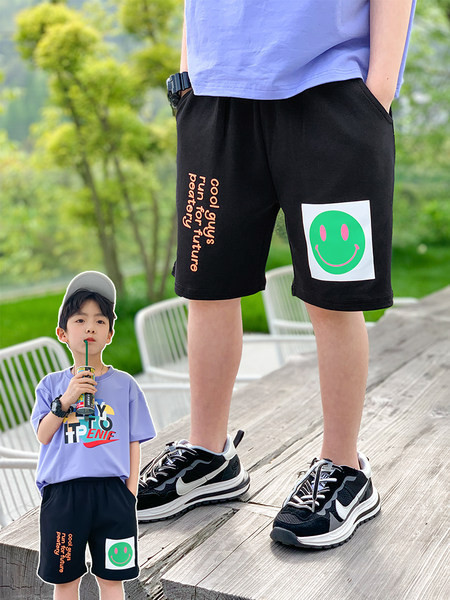 Детски къси панталони с ластик на талията и апликация 