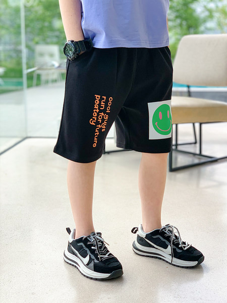 Детски къси панталони с ластик на талията и апликация 