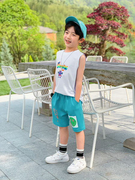 Детски къси панталони с ластик на талията и апликация 