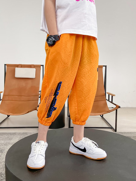 Детски панталони 7/8 дължина с цветен надпис за момчета 