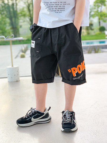 Детски къси панталони с надпис на единия крачол и заден джоб