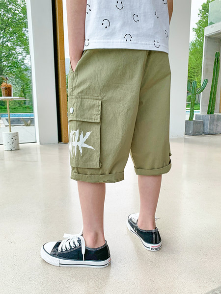 Детски къси панталони с джобове и копчета 