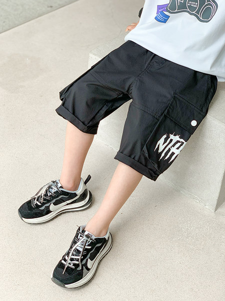 Детски къси панталони с джобове и копчета 